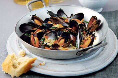 Image of "Steamed mussels with tarragon cream"