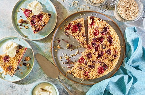 Image of "Berry oat crumble tart"