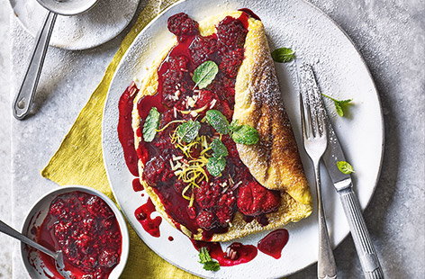 Image of "Fluffy berry omelette"