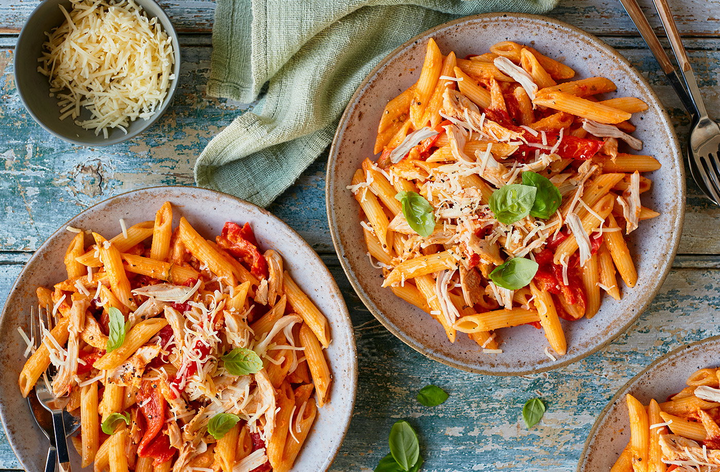 Creamy red pepper and chicken pasta