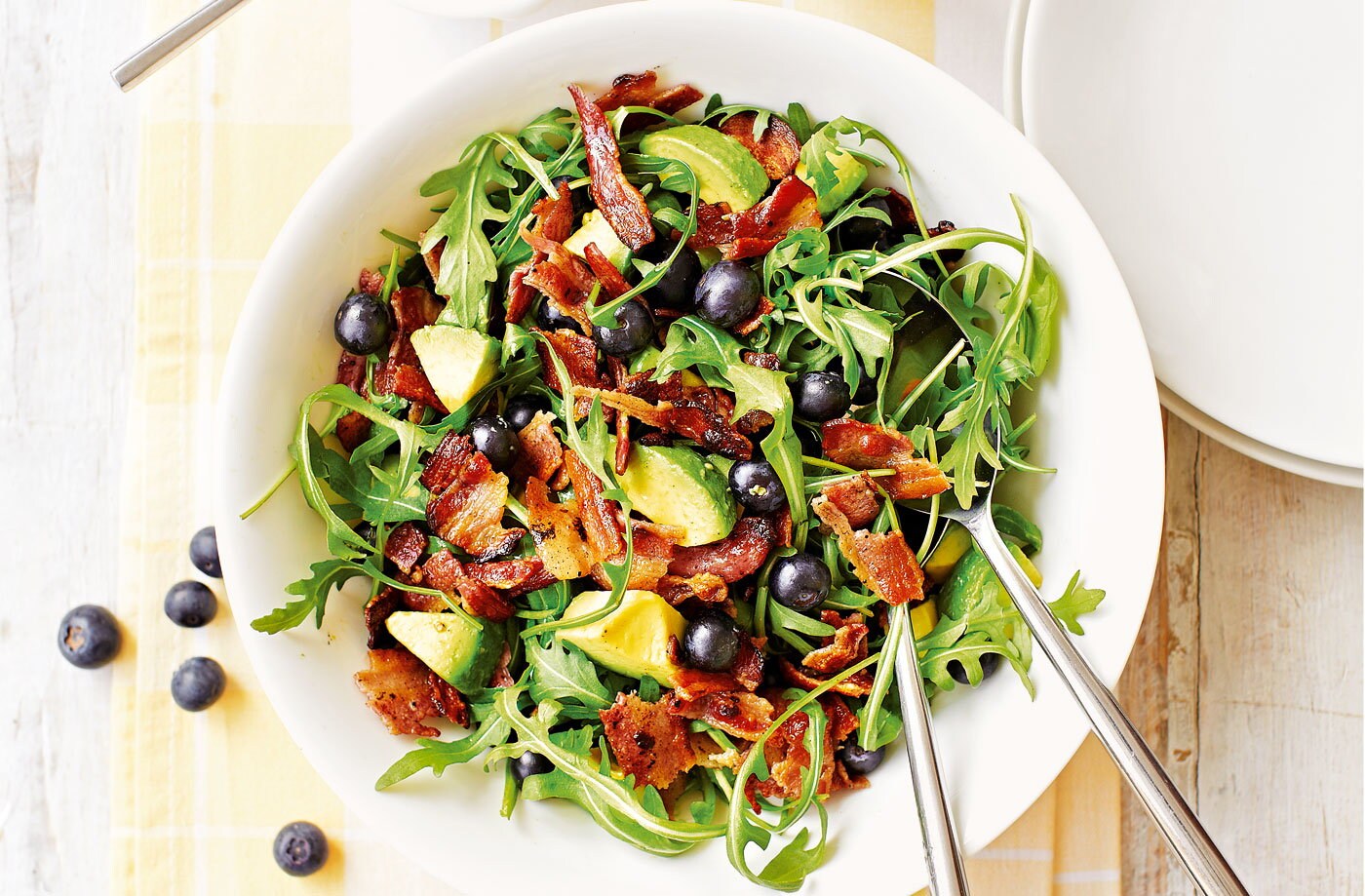 Avocado, bacon and blueberry salad