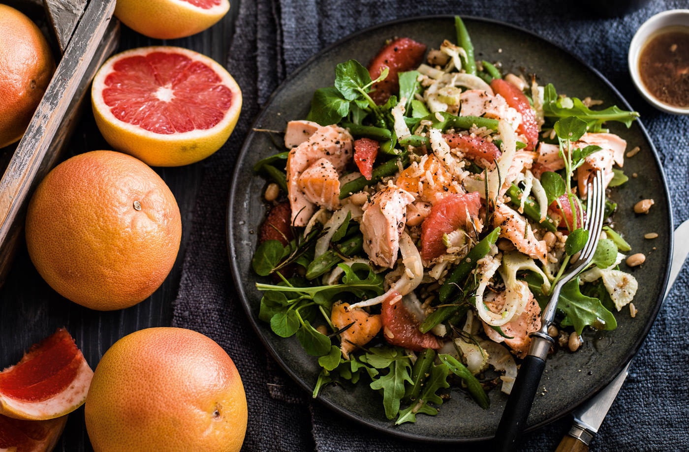 Salmon, green bean and pink grapefruit salad