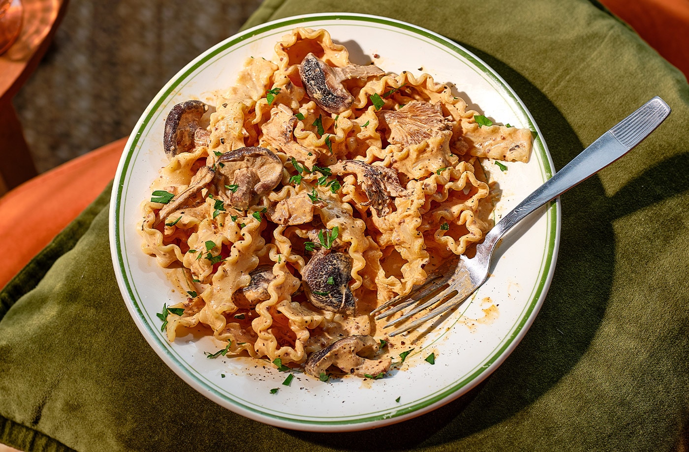 1400x919_Speedy-shiitake-stroganoff-with-ruffled-pasta