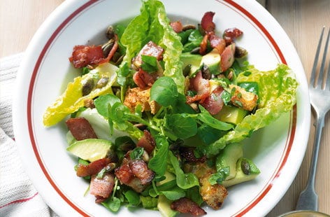 Image of "Bacon and avocado salad with Parmesan croutons"