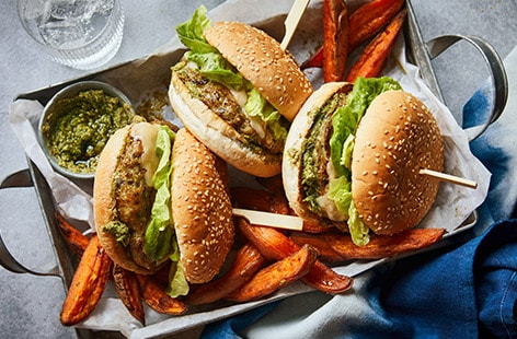 Image of "Chicken and pesto burgers"