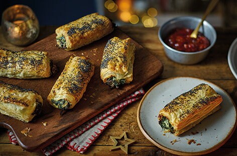 Image of "Spinach and ricotta sausage rolls"
