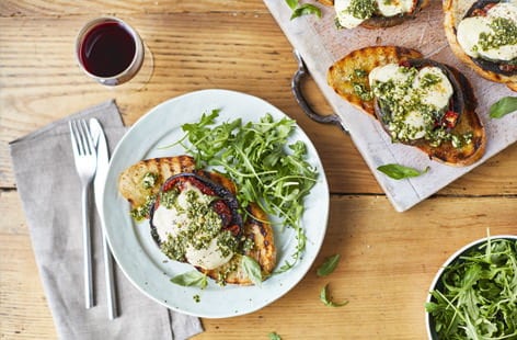 Image of "Grilled mushrooms with pesto and mozzarella"