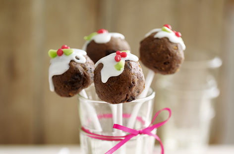 Image of "Christmas pud cake pops"