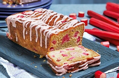Image of "Soured cream and rhubarb tea cake"