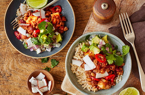 Image of "Vegan chilli with avocado salad"