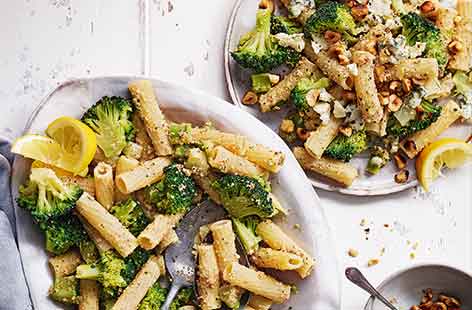 Image of "Broccoli rigatoni with blue cheese and hazelnuts"