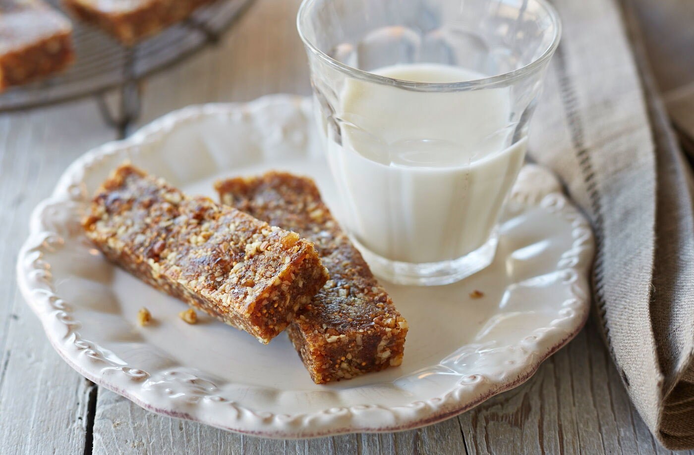 Gluten-free fig and pecan nut bars