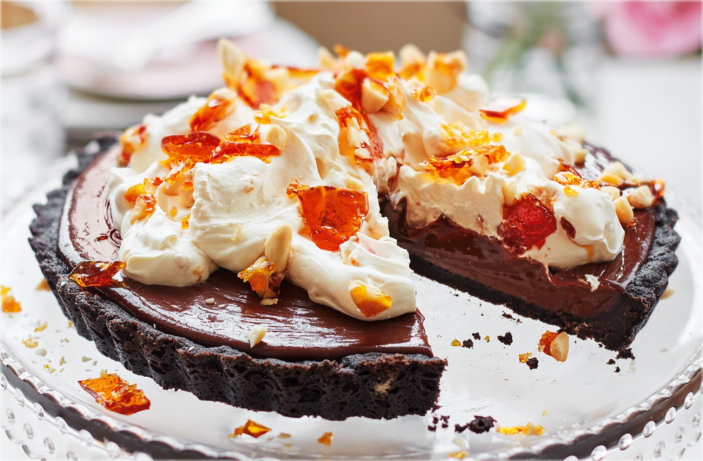 Chocolate mousse pie with praline cream