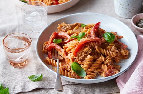 Image of "Mackerel and red lentil fusilli with creamy pepper sauce"
