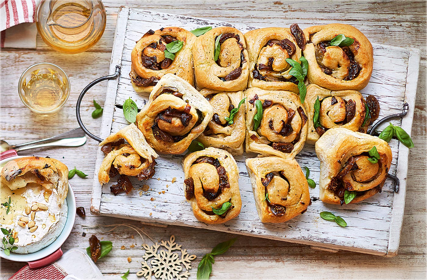 Fig and shallot bread with honey-baked Camembert