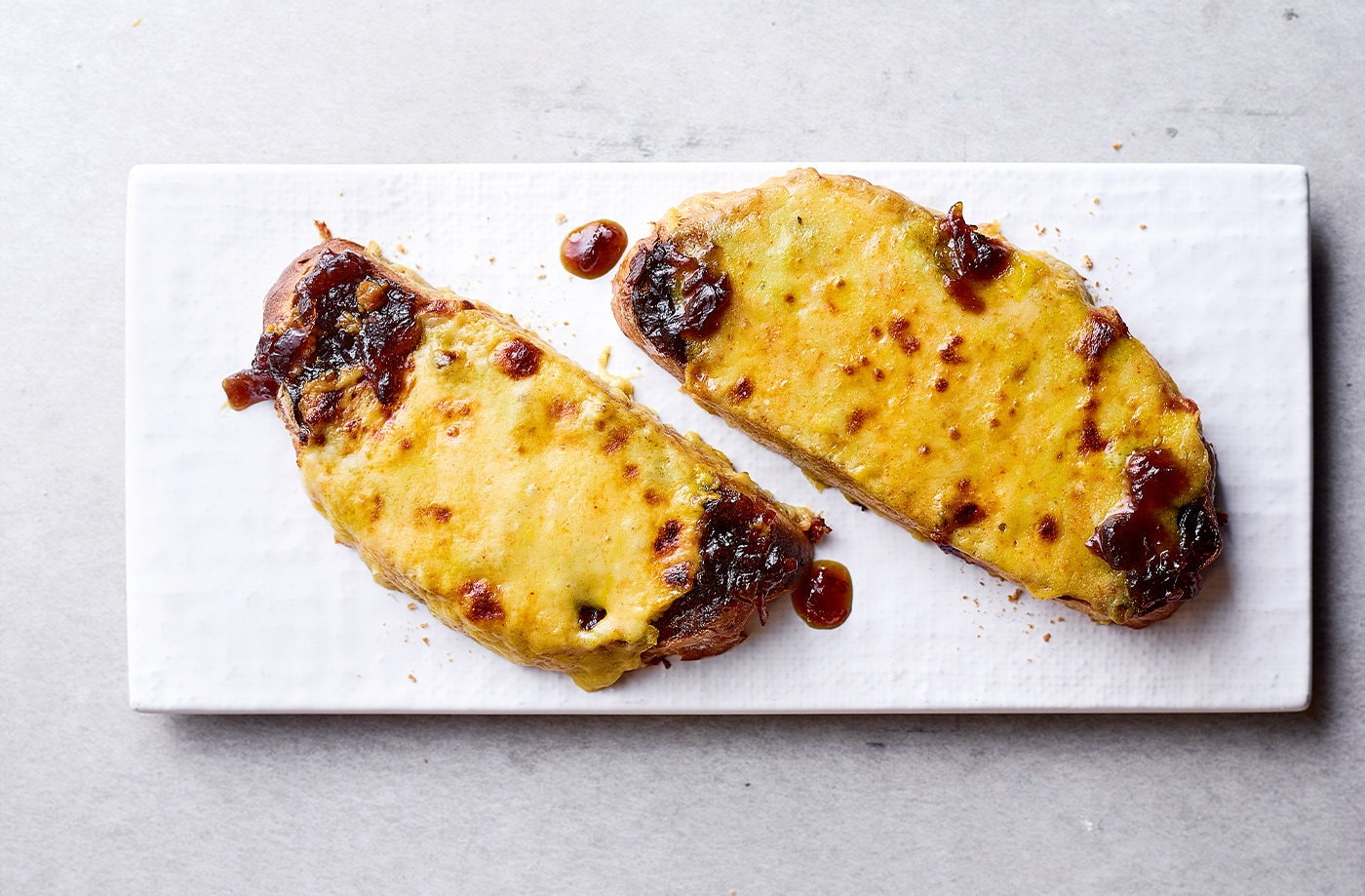 Cheesy chutney toast