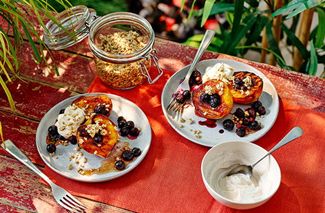 Image of "Griddled peach and blueberry parcels"