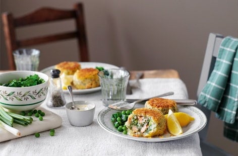 Image of "Salmon fishcakes with horseradish cream"