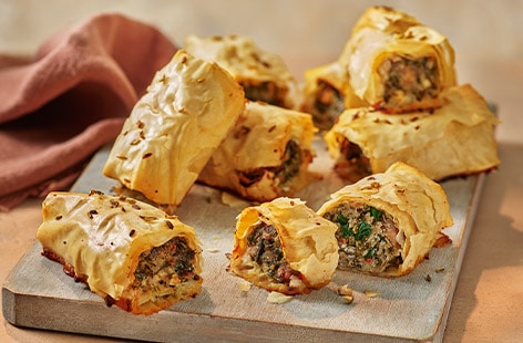 Image of "Spanakopita sausage rolls"