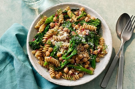 Creamy broccoli and chickpea pasta