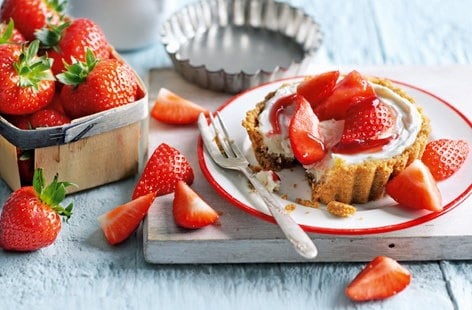 Image of "Strawberry cheesecake tarts"