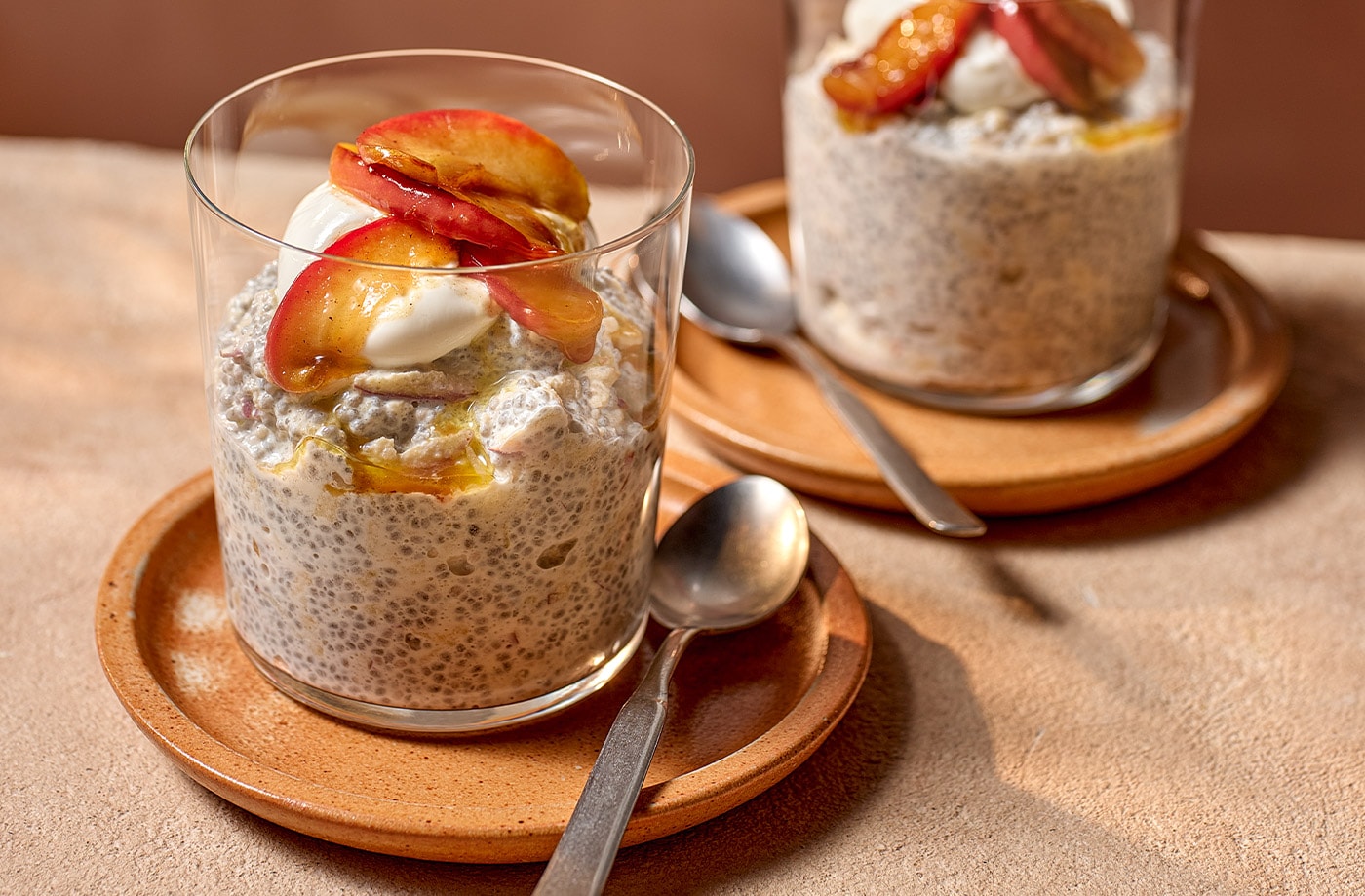 1400x919_Sticky-apple-chia-breakfast-pots