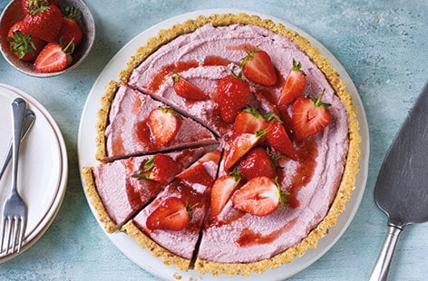 Image of "No-bake vegan strawberry tart"