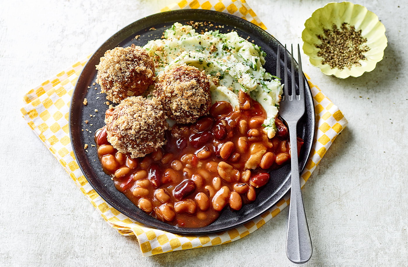 Mini meatloaves with BBQ beans