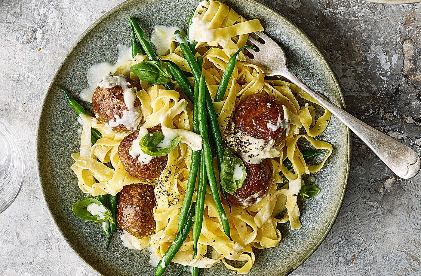 Veggie ‘meatballs’ with creamy tagliatelle and green beans