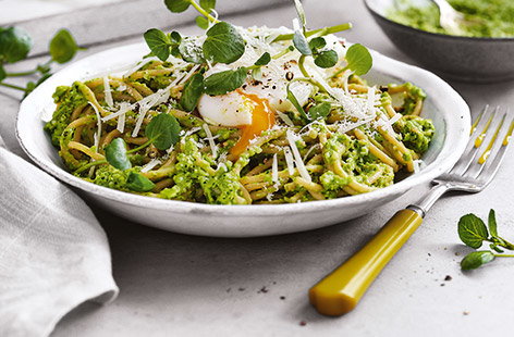 Image of "Spaghetti with watercress and pea pesto"
