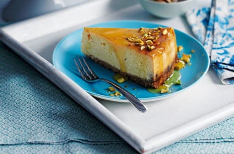 Image of "Yogurt, honey and pistachio cheesecake"