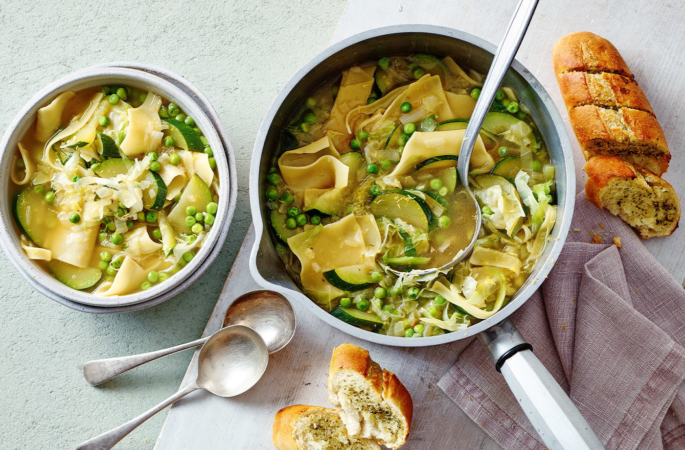 Courgette and lemon pasta soup