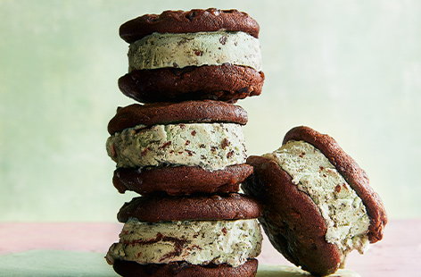 Image of "Vegan mint chocolate chip ice cream sandwiches"