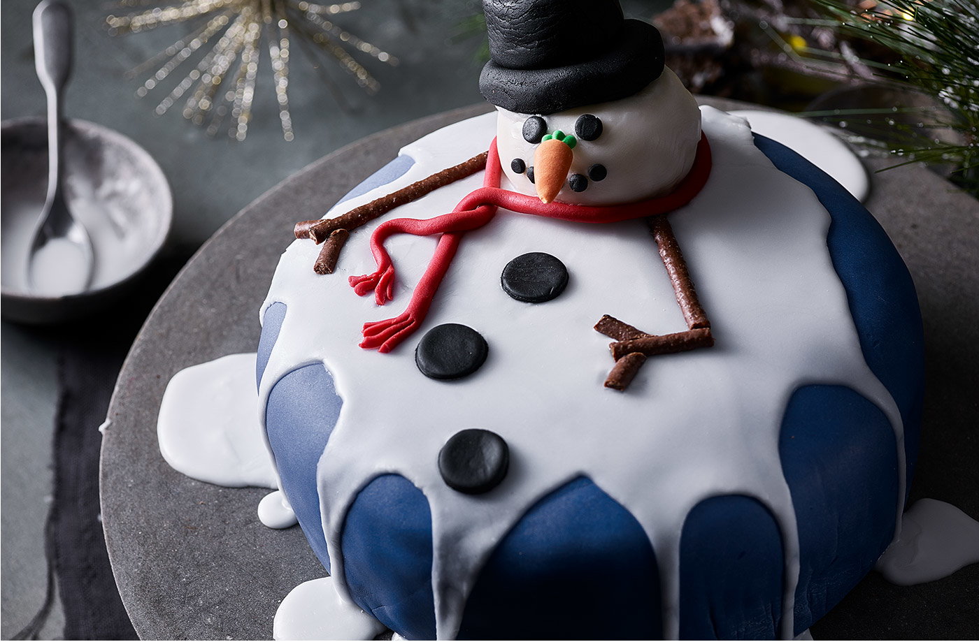 Melted snowman cake