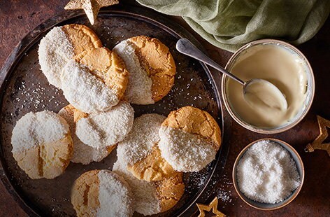 Image of "White chocolate snowball cookies"