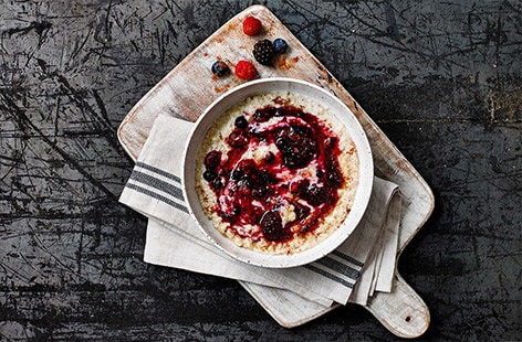Image of "Spiced super berry porridge "