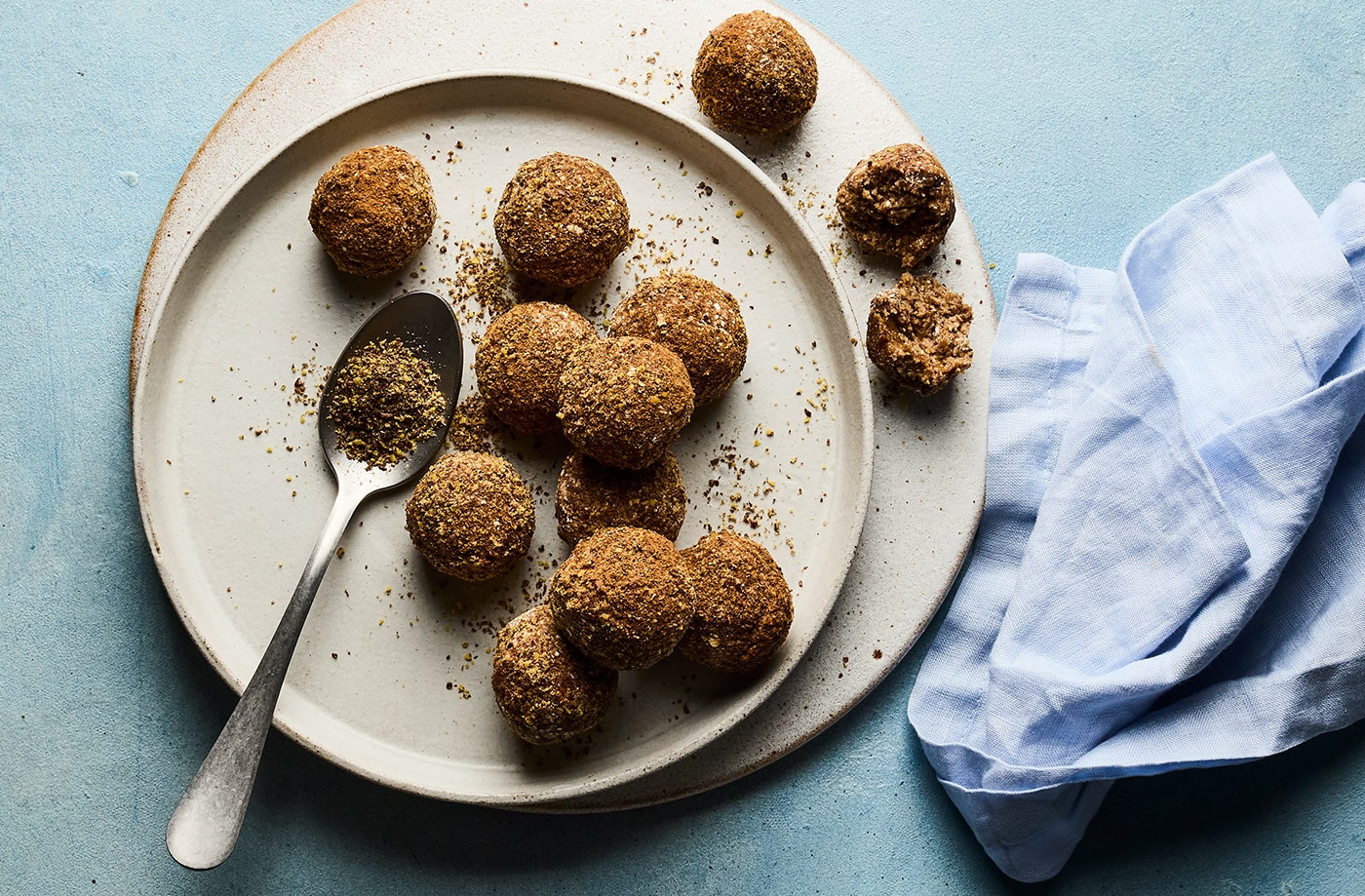 Banana bread energy balls