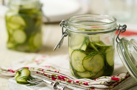 Image of "Quick pickled cucumbers with dill"