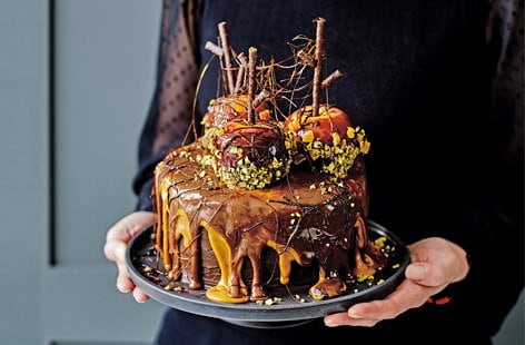 Image of "Spiced pumpkin toffee apple cake"