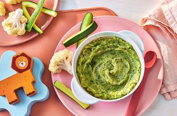 Courgette and cauliflower purée and finger food