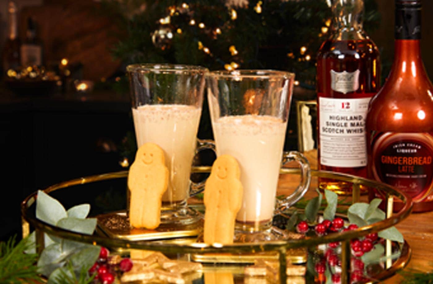 Gingerbread (s)nog under the mistletoe
