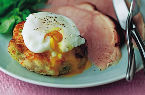 Image of "Bubble and squeak cakes with ham and poached eggs"