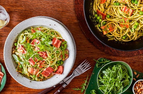 Image of "Pea pesto pasta with crispy meat-free bacon"