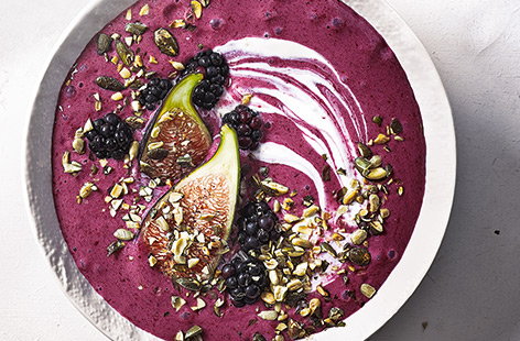 Image of "Banana and blackberry smoothie bowls with figs"