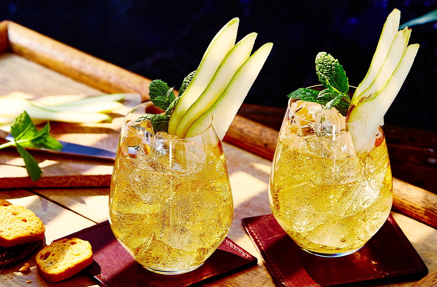 Whisky and pear iced tea
