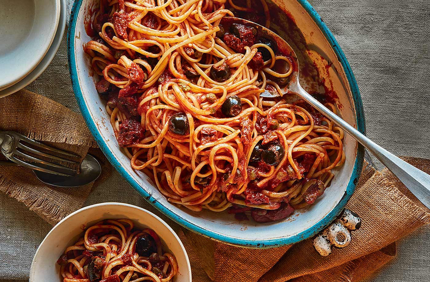 One-pot linguine with olives, capers and sundried tomatoes