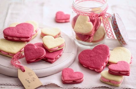Image of "Heart sandwich cookies"