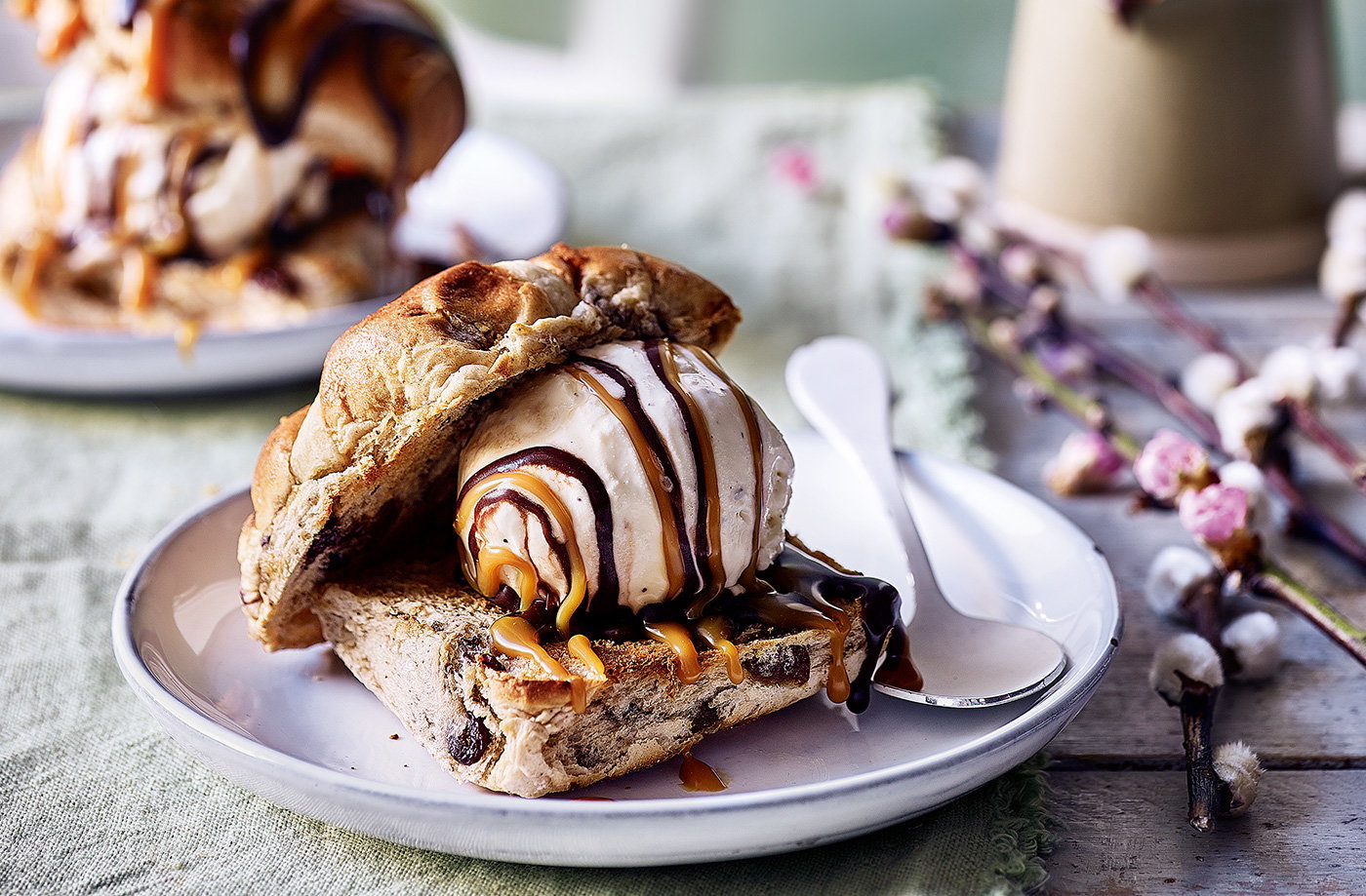 Hot cross bun ice cream sandwiches