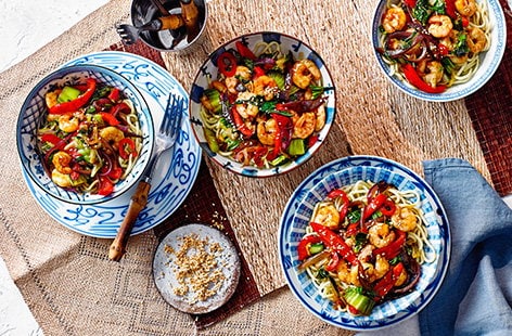 Egg noodles with prawns