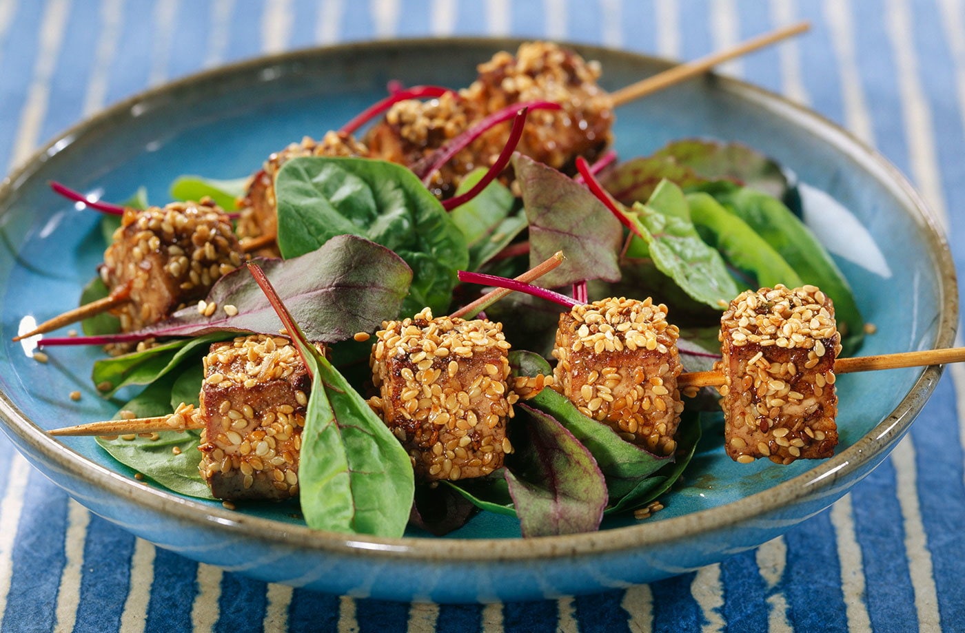 Tofu brochettes with sesame seeds